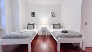 Modern 3-Bedroom Baker Street flat near Mayfair, Oxford Street & West End - 1