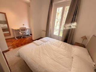 Modern Comfort in Madrid: 2BR Gem - 6