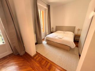 Modern Comfort in Madrid: 2BR Gem - 5