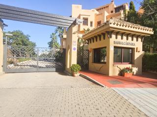 Beachfront Apartment in San Pedro - Pass the Keys - 4