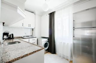 Flat w Balcony Near Taksim Square in Istiklal - 1