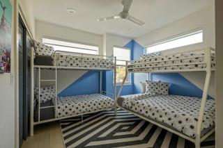 Bach & Bubbly House - 5BR, Pool, Gym & Glam Room - 5