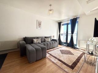 Cosy 1-Bedroom Apartment in Central Grays with Parking & Excellent Transport Links - 3