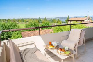 Neela Apartment Romantic Lake View with Balcony & Parking - 0