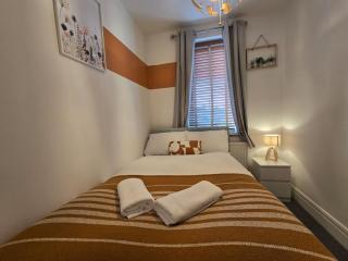 Spacious 3BR Sleeps 6 Ideal for All Stays - 5