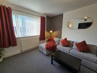 Spacious 3BR Sleeps 6 Ideal for All Stays - 3