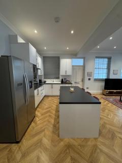 Modern Three-Bedroom Flat in Paddington - 9