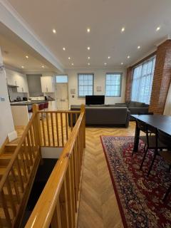 Modern Three-Bedroom Flat in Paddington - 5