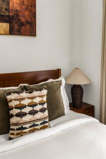 Elegant Kensington Apartment - 6