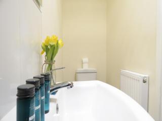 Tudors eSuites - Private 4 bedroom house #14NS - 7