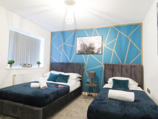 Tudors eSuites - Private 4 bedroom house #14NS - 7