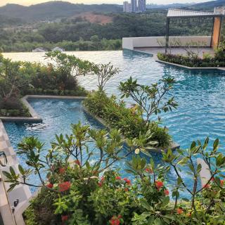 NILAI HOMESTAY ROOFTOP SKYWALK at MESAHILL PREMIER by STAY COZY - 1