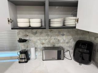 Luxury Home: Mins to NRG, Hobby Airport & Midtown - 3