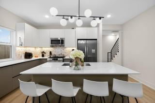 Luxury Home: Mins to NRG, Hobby Airport & Midtown - 1