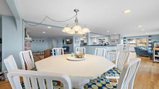 Relax At This 6 Bedroom 3 Bath Bay Front In Surf City - 1