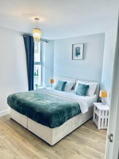 Folkestone Harbour Modern Flat 2BR sleeps 4 - 5