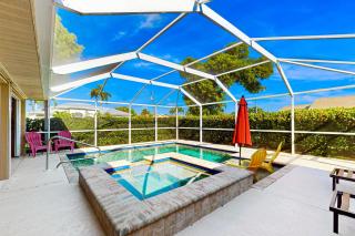 Pelican Paradise - 9