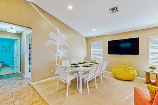 Pelican Paradise - 1