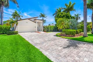 Villa Asher - Waterfront with dock - 2
