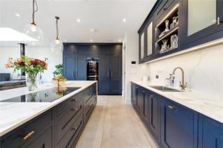 Designer 6-Bed Putney Home with AC - 0
