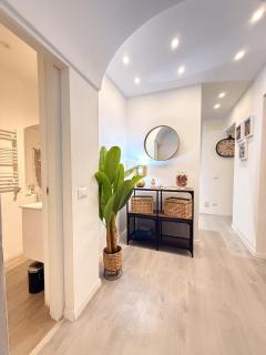 Suite just a few steps from the Station, Aquarium, and Rolli - 4