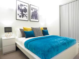 Tudors eSuites - Central One Bedroom Apartment #9J - 9