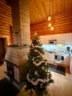 Atmospheric log cabin by the ski tracks - 5