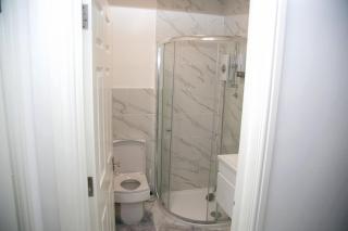 2 Bed Flat - Sleeps 3 - Wifi - Parking - 9