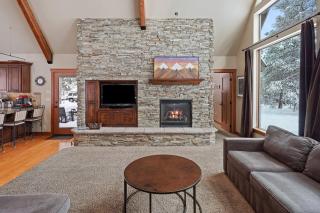 8 Mt Baker Home with Hot Tub - 3