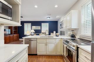 Stylish & sun-filled retreat with large patio & fireplace - near beaches & golf - 3