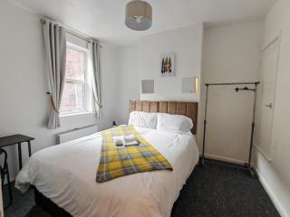 Central Wolverhampton Stay - 4