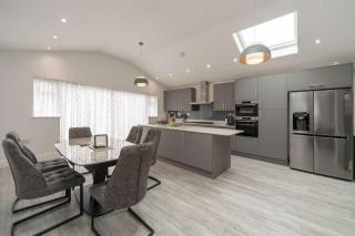 Spacious 2 Bedroom House in Kingsbury NW London - 9