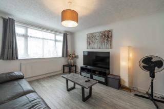 Spacious 2 Bedroom House in Kingsbury NW London - 0