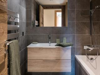 Appartement de Luxe Neuf avec Terrasse au Cœur des Gets, Proche des Pistes et Commerces - FR-1-598-153 - 1