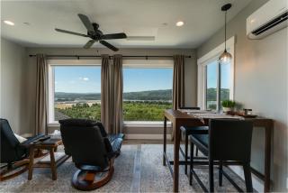 Eagles Bluff 1BR Suite of Kalama Oaks Lodge - 6