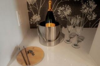 The Barbee 161 - Full Courtyard View At The Barbee - 4