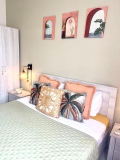 Luxury Westwood Apartment+pool - 8