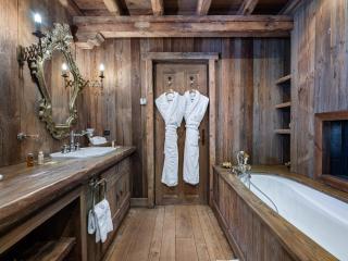 Chalet montagnard à Rochebrune avec jacuzzi, sauna, 6 chambres, proche des pistes, accueil 12 pers - FR-1-569-37 - 2