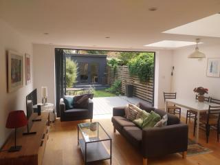 Room with Ensuite Bathroom in Garden Flat - 3