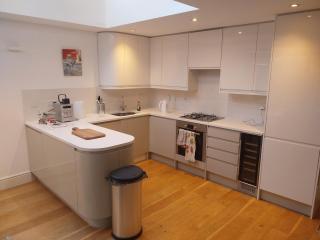 Room with Ensuite Bathroom in Garden Flat - 2