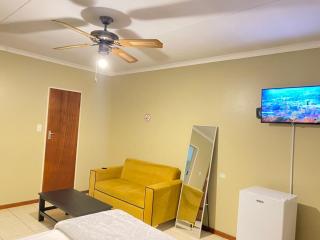 Afro Guest House 69 church welkom - 3