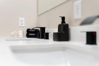 Hip Dtwn Apt With Arcade And Gym - 7