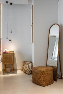 Boho-Chic Koukaki - 6