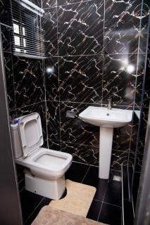WHITNEY LUXURY APARTMENTs - 7