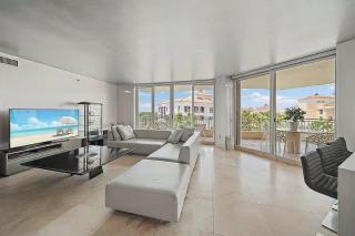 Spacious Three Bedroom Condo with Ocean Views and - 0