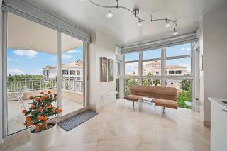 Spacious Three Bedroom Condo with Ocean Views and - 1