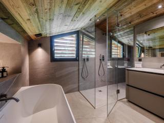 Luxueux chalet neuf 450m² avec spa et parking à Argentière - FR-1-343-264 - 3