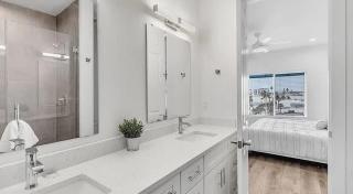 Luxury Five Bedroom Townhome with Rooftop Deck - 6