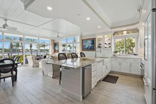 Modern Two Bedroom Beachside Retreat with Pool Acc - 8