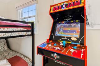 Ultimate Group Escape Heated Pool - 12 Guests - 8